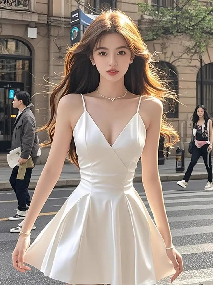 여름 여성용 흰색 V넥 캐미솔 새틴 드레스, 허리 조절 가능, 패셔너블하고 고급스러운, 정교한 미니 스커트
