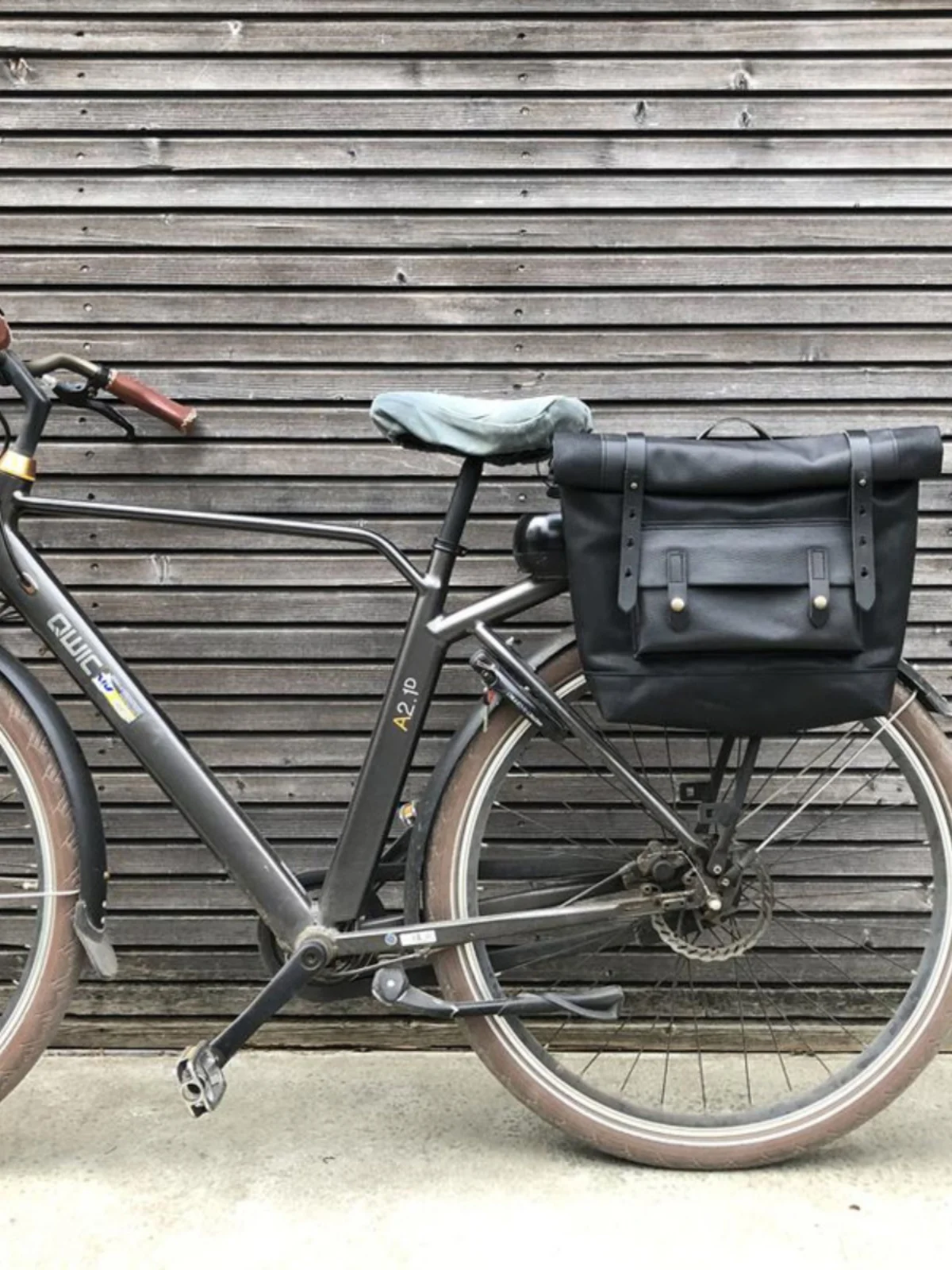 Retro Style Canvas Saddlebag Waterproof Wax Dyed Motorcycle Bag for Commuting And Traveling  Biker Bag