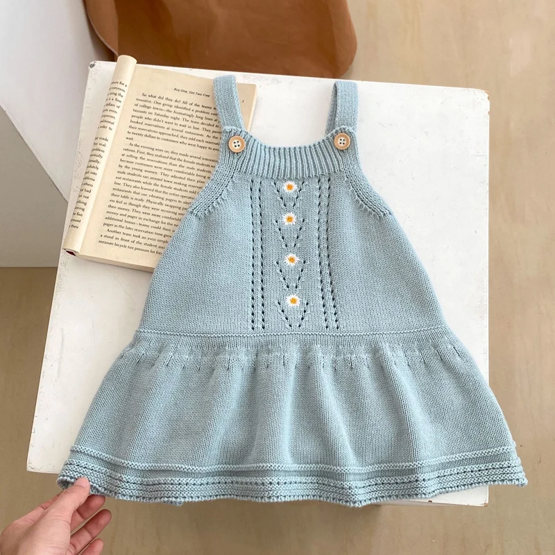 Spring and Autumn New Baby Clothing, 0-3 Year Old Female Baby, Daisy Embroidered Knitted Coat+Knitted Strap Skirt Sortable