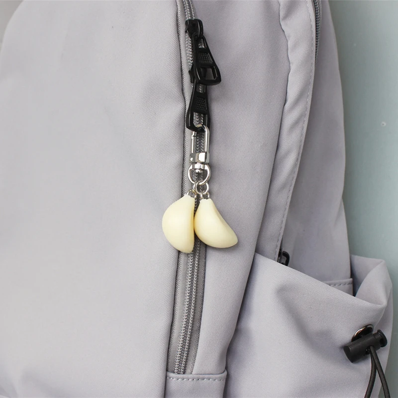 Original and Unique Garlic Pendant Keychain Student Couple Personality Bag Pendant Car Keychains Jewelry