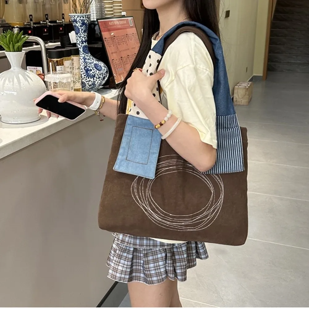 

Niche Retro Shoulder Bags Large Capacity Lightweight Tote Bags Corduroy Fabric Patchwork Design Underarm Handbag Classroom