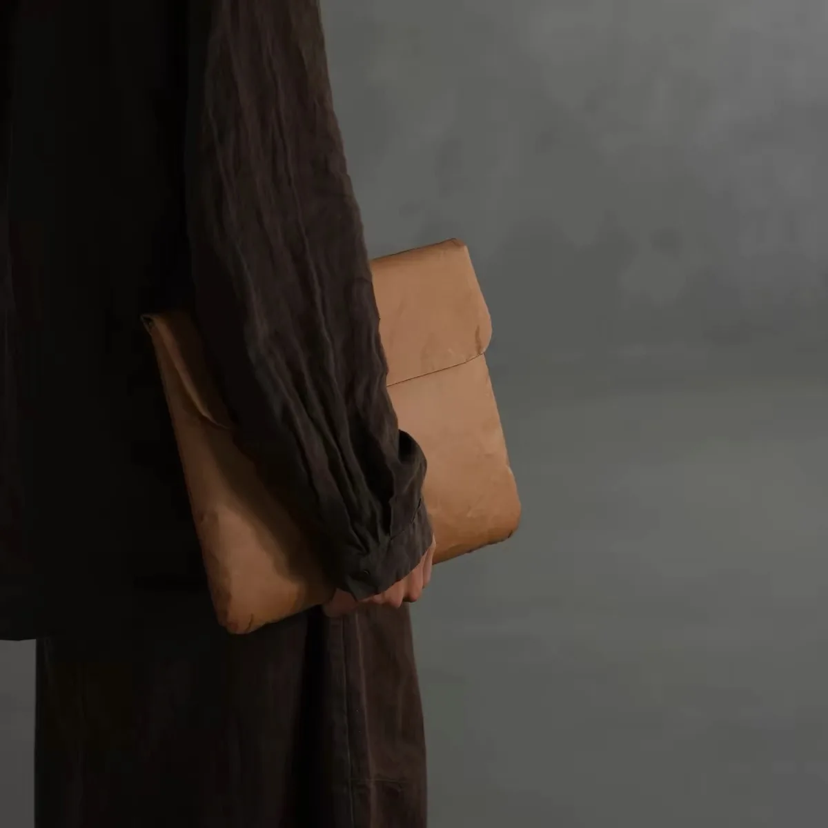 Suitable for the inner case of Macbook laptops. Made of eco-friendly washable paper, it provides shock absorption