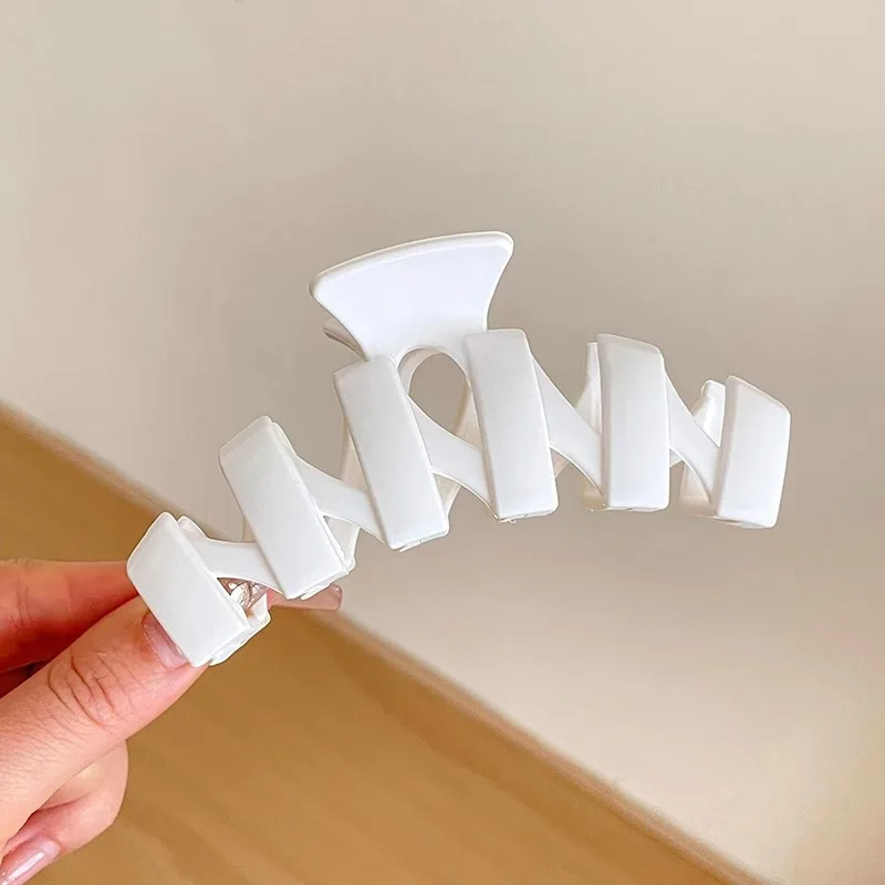 Women Hair Claw Clips Korea Coffee Beige Acrylic Large Hair Claw Hairpin Geometric Barrettes Crab Girl Headwear Hair Accessories