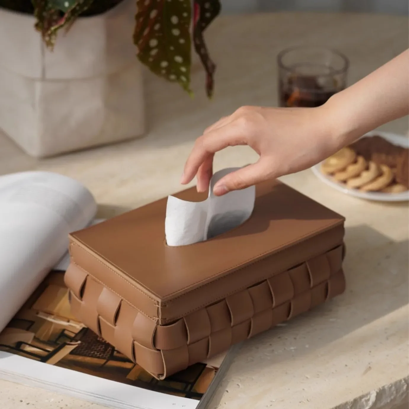 

Modern luxury and high-end woven solid color leather tissue box, leather paper drawer box
