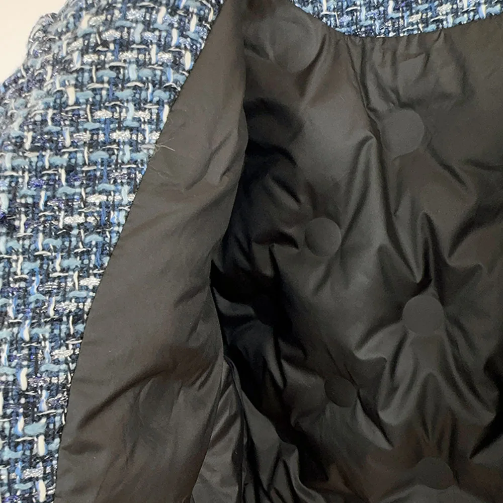 ALPHALMODA 2025 جديد، أزرق وأبيض، سترة قصيرة من التويد، رقبة دائرية، زهرة ثلاثية الأبعاد، مزينة، حافة خام، الجزء العلوي السفلي