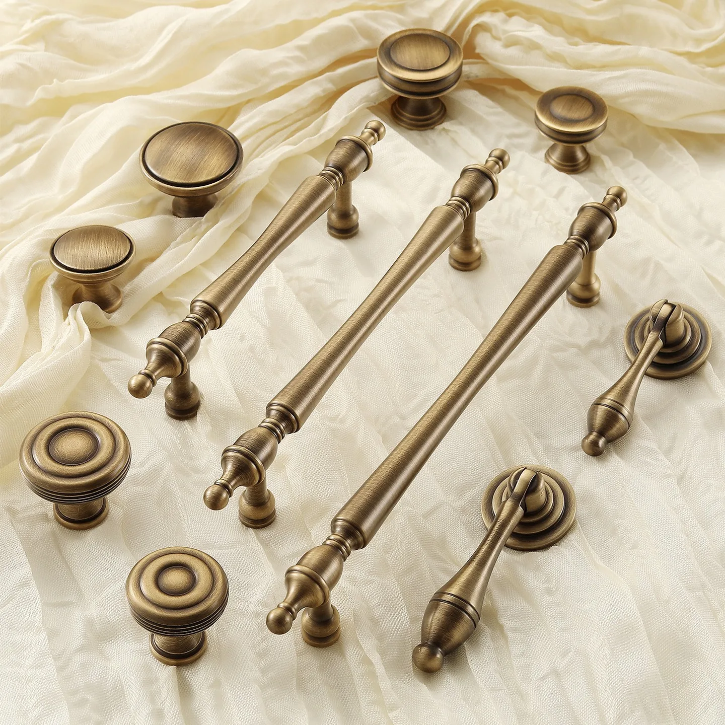 Solid Brass Brushed Luxurious brass-coloured French Modern Cabinet Handles Circle Wardrobe Knobs