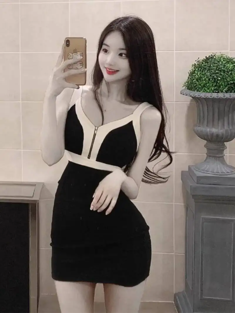 Jesienna koreańska wersja nowej sukienki na ramiączkach z dekoltem w serek, zapinana na zamek, z blokami kolorów, damska sukienka z podkreśloną talią, podkreślająca biodra, krótka sukienka HCCI