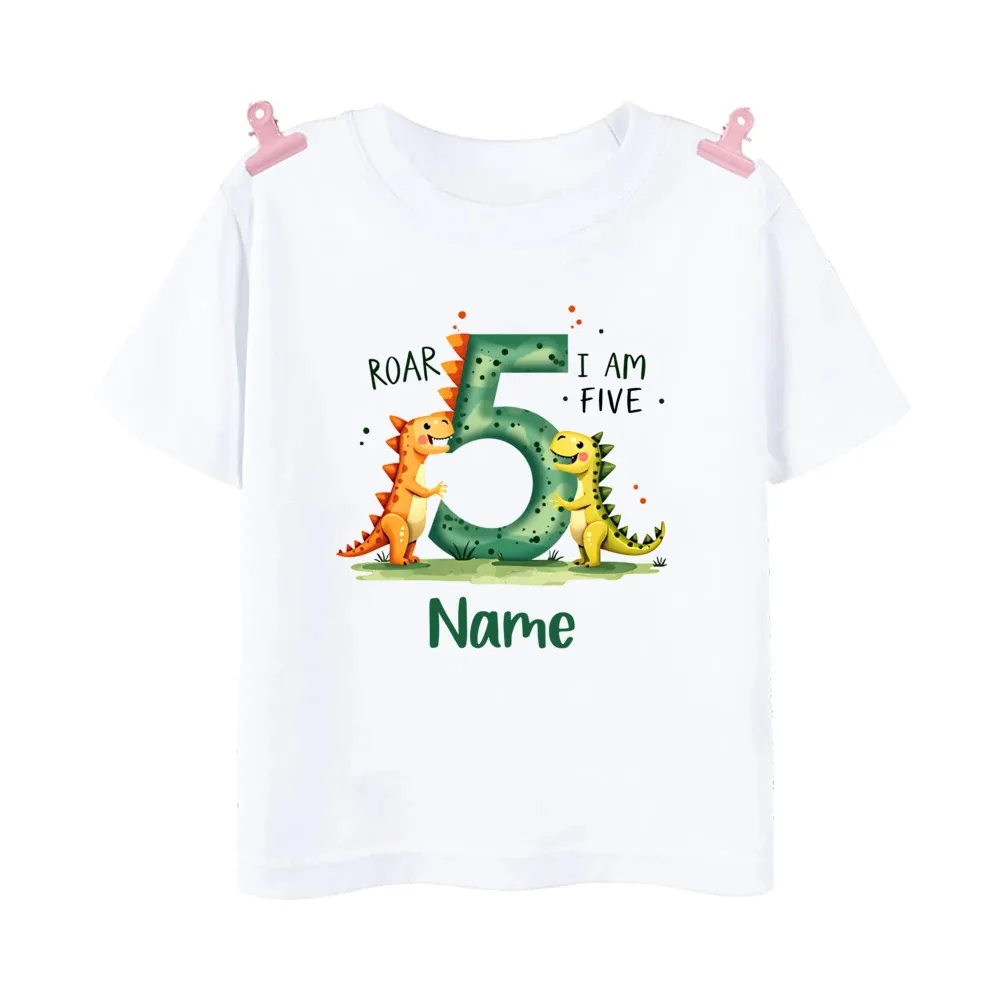 Personalisiertes Dinosaurier-Geburtstags-T-Shirt für Jungen zum 3. Geburtstag mit Aufschrift „Roar I Am Three“ Kinderparty-Outfit Individuelles Geschenk – Detail 10