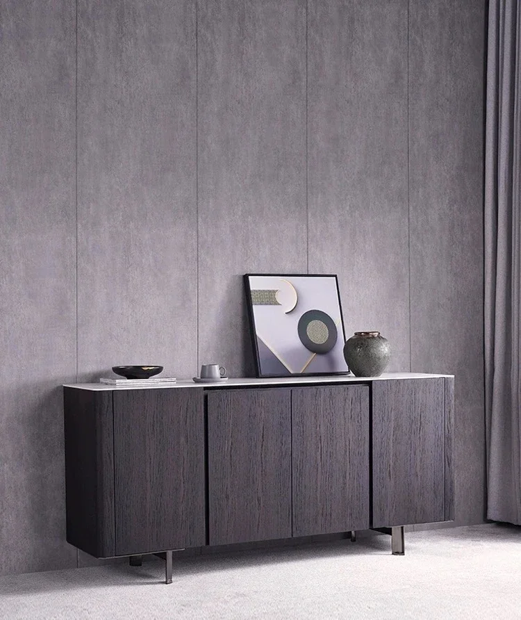 غرفة معيشة إيطالية فاخرة خفيفة، سطح بلاطة صخرية، خزانة جانبية لتناول الطعام، دخول بسيط على الحائط، خزانة مدخل، بلوط