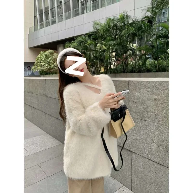 French Style Soft And Supple Knit Sweater Women's Winter Warm Idle Style V-Neck Outer Wear Loose-Fit Top For Chic Fashion