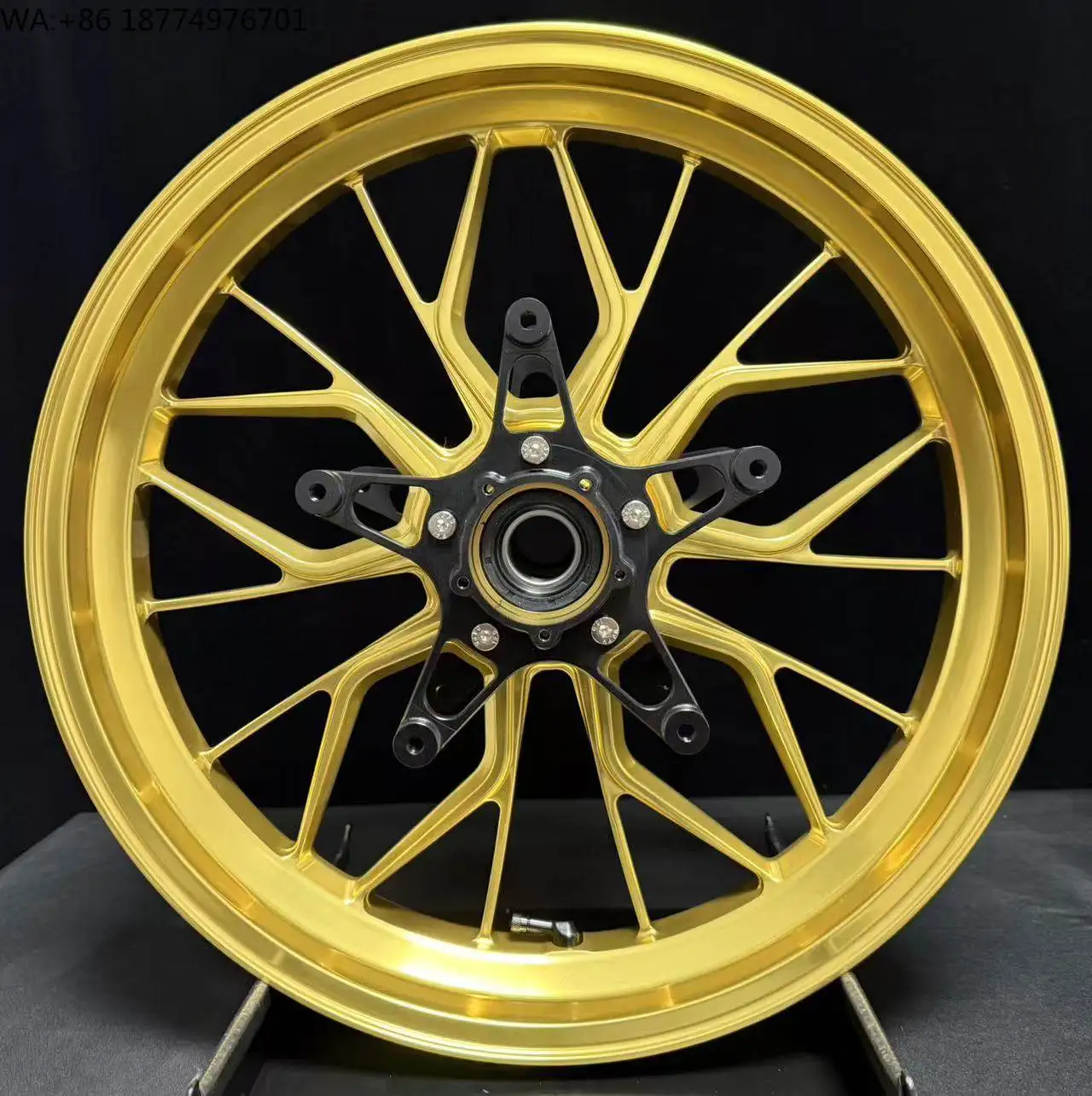 

Подходит для мотоциклов Lattes RNINET: Модифицированные колеса из кованого алюминиевого сплава, произведенные в Китае.