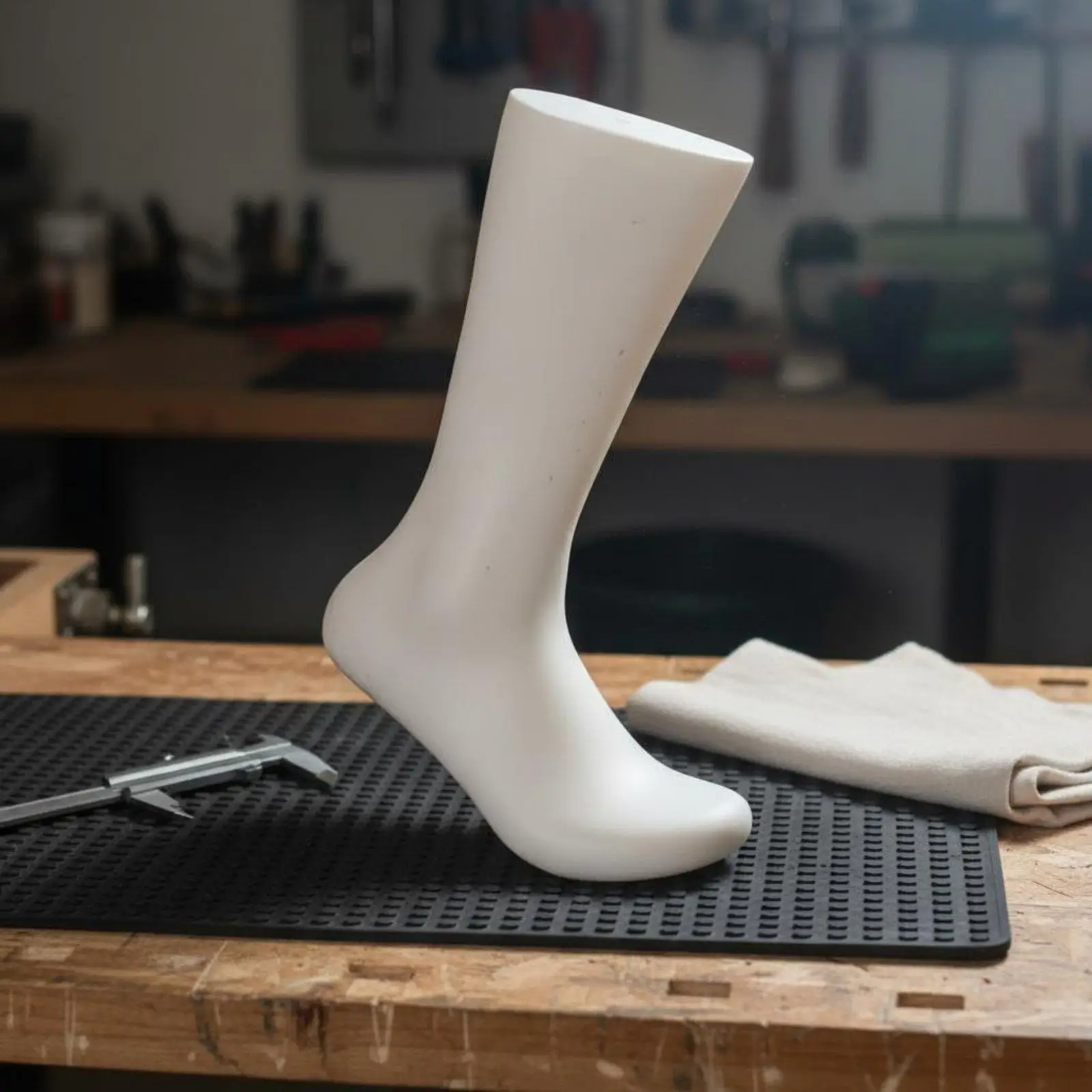 Seamless Plastic Foot Display Mannequin for Sock Showcase Retail Store Photography Studio Smooth Leg Form Professional Visual