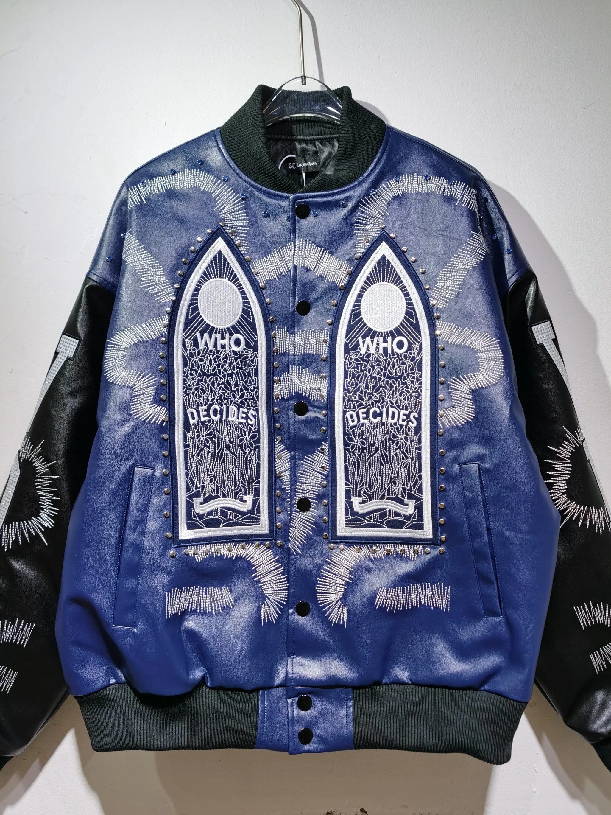 

Готическая куртка из искусственной кожи с вышивкой, заклепками и стразами, модель FW26, осенне-зимняя, модная, молодежная, свободного кроя, с длинными рукавами, круглый вырез...