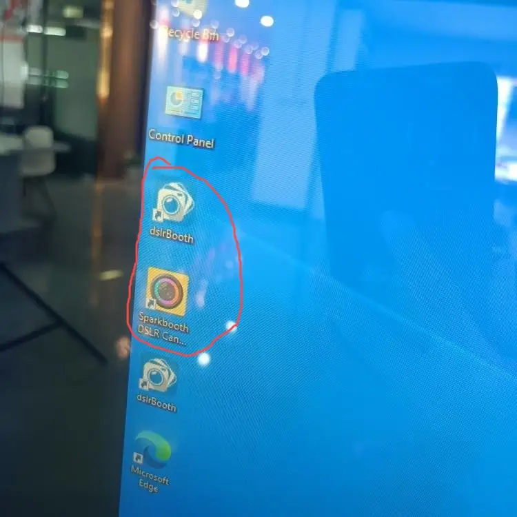 Duży fotobudka z lustrem, darmowe oprogramowanie DSLRbooth, pierścień LED, drukarka i stojak na drukarkę, sprzedaż bezpośrednio z fabryki.