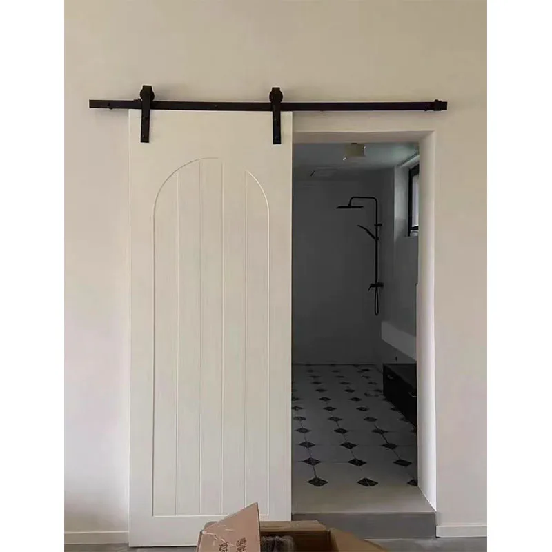 Modern Solid Wood Pre-assembly Design Sliding White Primed Barn Doors For Interior Kitchen Use With Hardware
