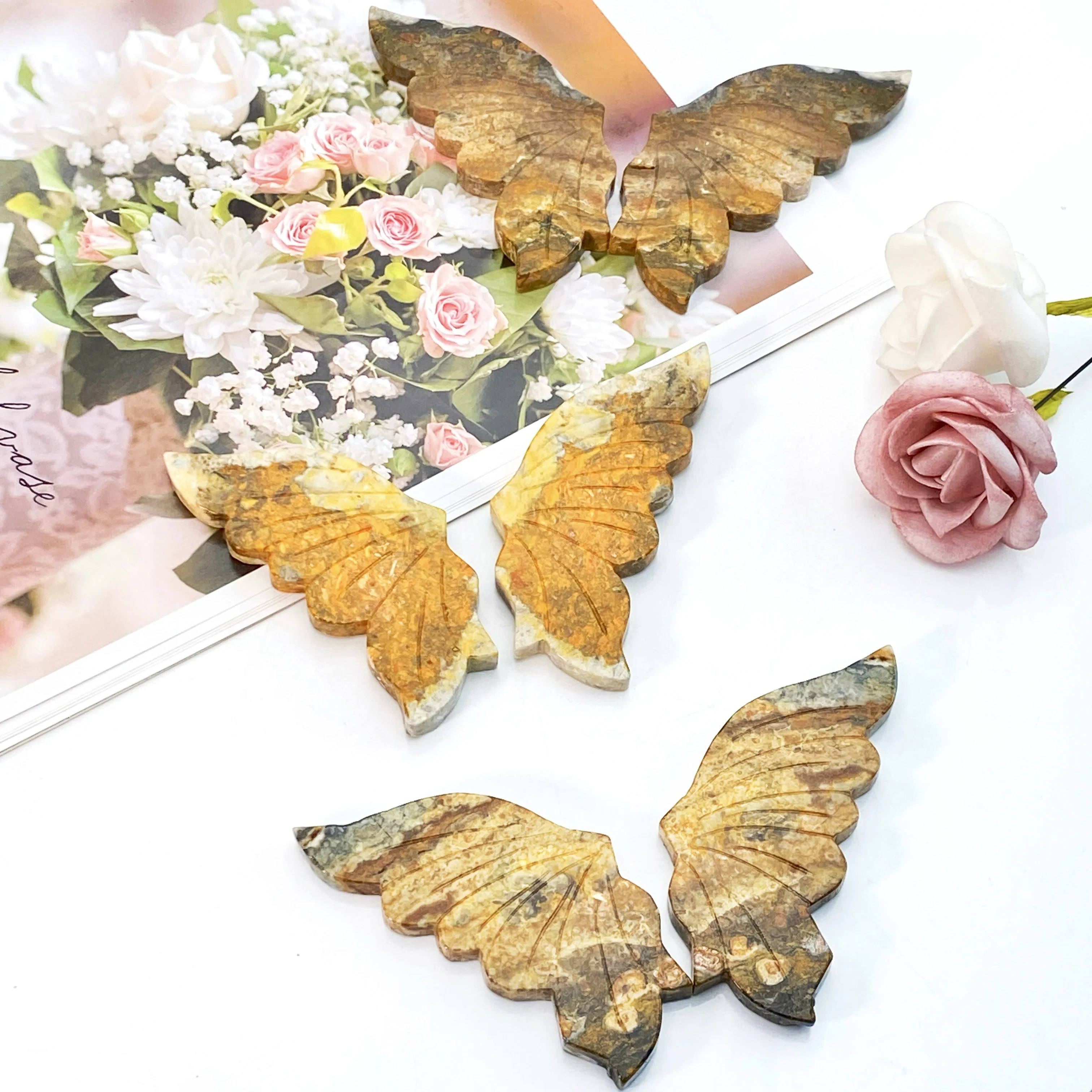 1pc Natural Crystal Realgar Butterfly Carving Stand Ornament,Wings Crystal Crafts, Home Desktop Office Ornament Holiday Gift
