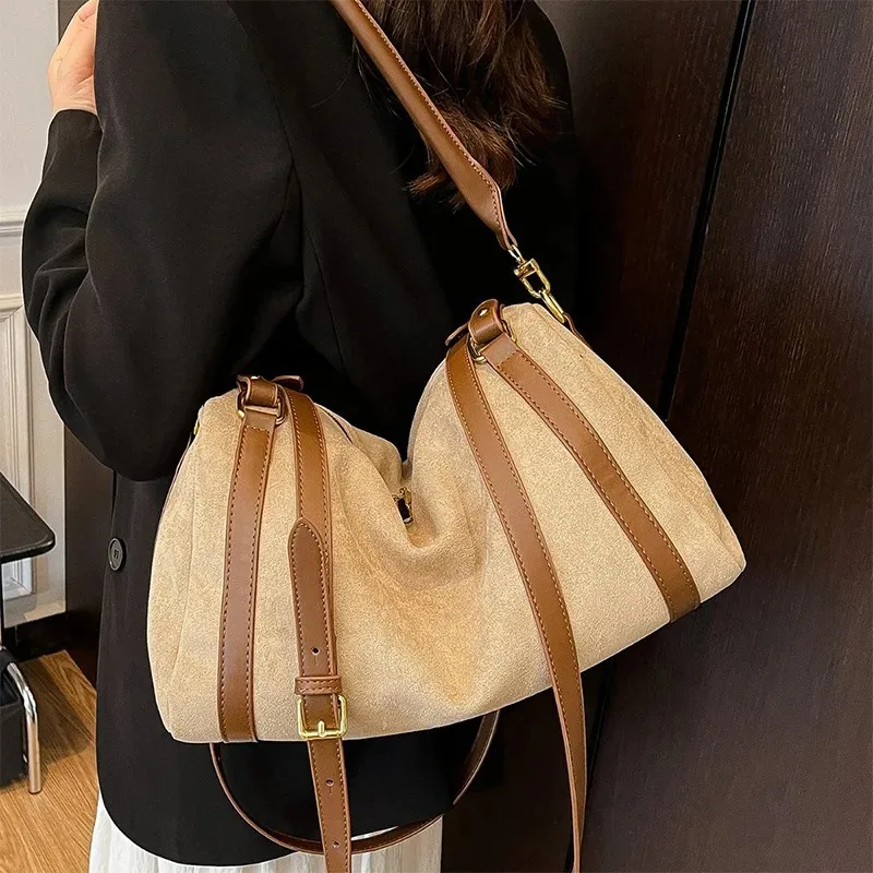 

Light Luxury Designer Tote Bag European American Popular Large-capacity Retro Bucket Bags Fashionable Contrasting Shoulder Bags