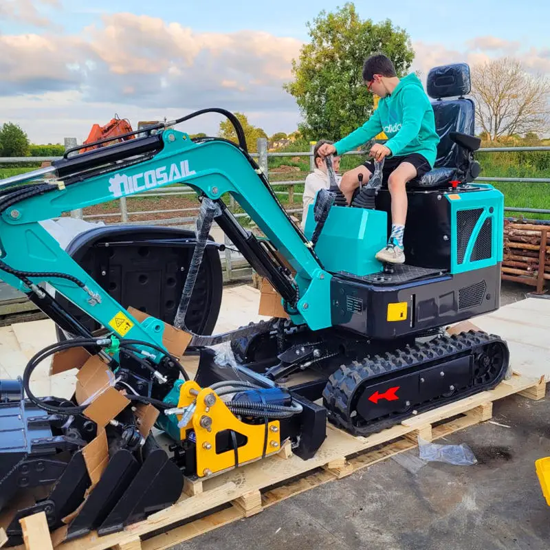 

Mini excavator 1.8-ton Kubota engine small excavator with cab sold for repairing landscaping and farm work