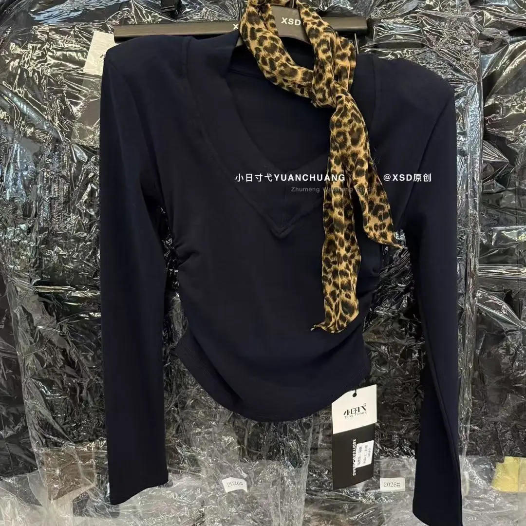 

Wholesale V Neck Tight T Shirts Women Top with Leopard Scarf Base Slim Tee Shirts Autumn Solid Cotton Long Sleeve T Shirt