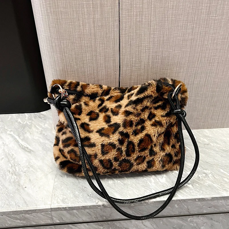 2023 New Plush Ladies Commute Bags Bag Plush Animal Print Faux Fur Shopper Purse Female Handbag Winter Warm Fluffy Bucket Bags