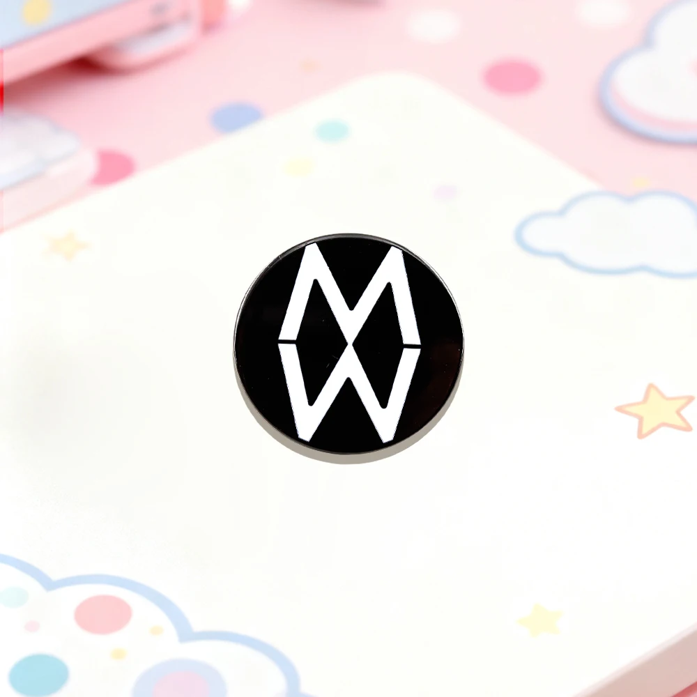Country Music Singer Morgan Wallen Logo Brooch WM Simple Circular Badge Music Fans Accessory Metal Pin Backpack Decoration Gift