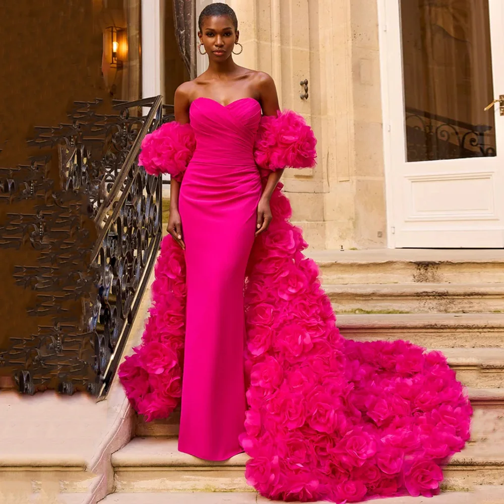 Meerjungfrau-Abendkleid mit Blumen-Umhang, maßgeschneidert, herzförmig, ärmellos, mit Falten, Sweep-Zug, Abendkleid, formelle Partykleider