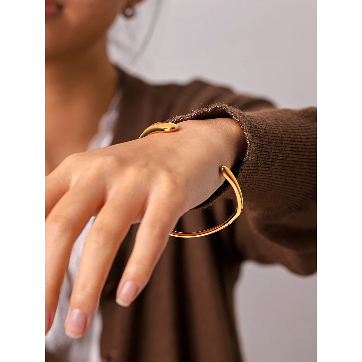 

Stainless Steel Gold Plated Geometric Cuff Bangle Hypoallergenic Waterproof No Tarnish Durable For Women Office Commute Wear