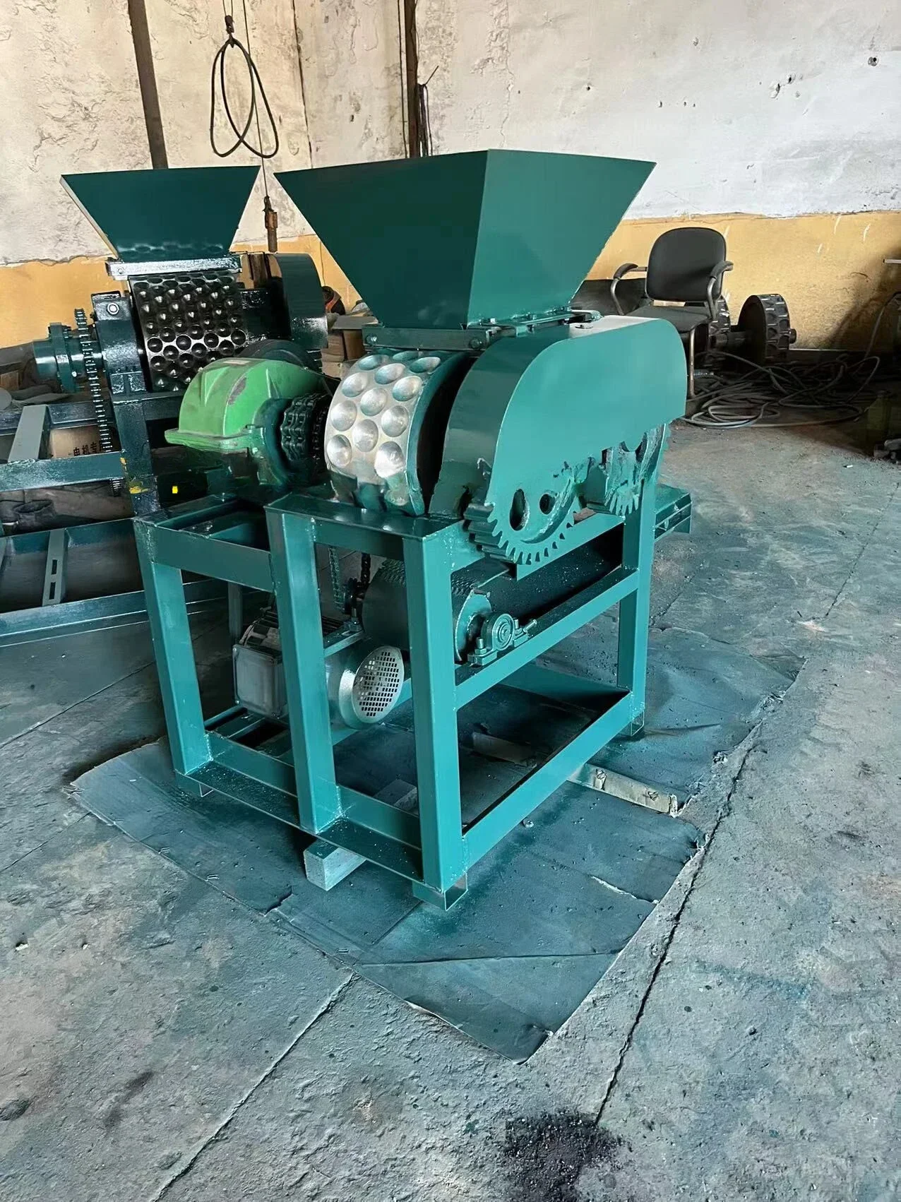 Professional pressing  ball machine coal briquette roller press charcoal briquetting machine briquettes machine