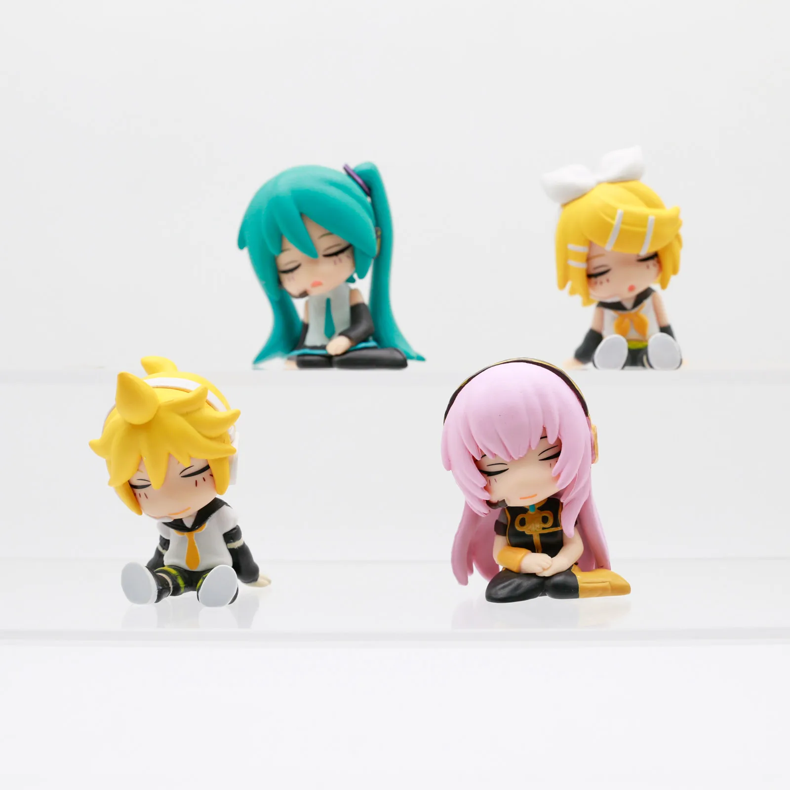 

Модная коллекционная фигурка-сюрприз «Синеволосая вокалистка» (Рин, Лен, Лука) из аниме, в позе «Сонный сидячий», для декора стола и автомобиля