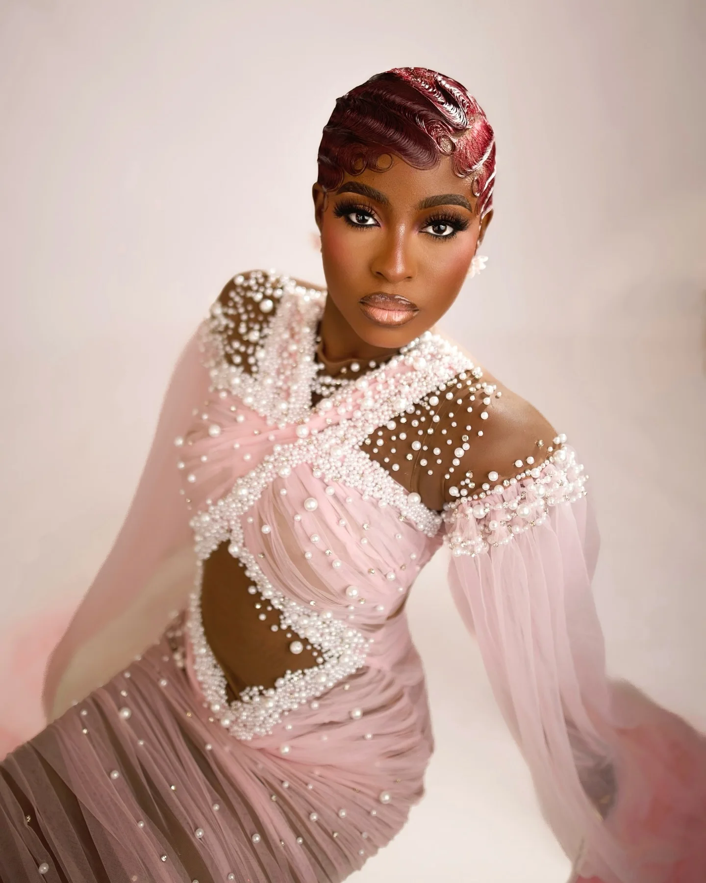 فستان حمل لؤلؤ فاخر لالتقاط الصور ورقبة شفافة وأكمام طويلة فساتين استحمام فريدة من نوعها شيفون مطوي Placzenieе дл