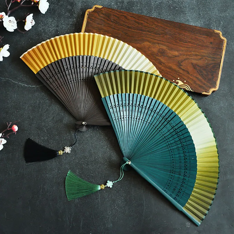 Carved Bamboo Folding Fan Chinese Style Foldable Fan Wedding Hand Fan withTassel Fragrant Party Prop Dance Fan Gift Home Decor