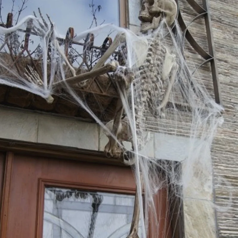 Halloweenowa czarna biała sztuczna pajęczyna elastyczna pajęczyna Halloween do odmu nawiedzony dom przerażające dekoracje na imprezę rekwizyty