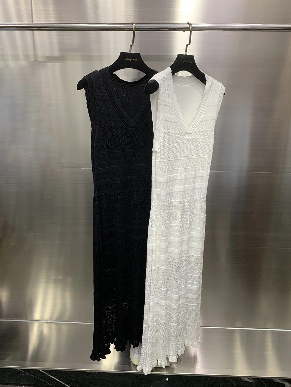 

Summer 2025 New V-Ne Knitted Svel Vest Dr Slimming Wrap Body Long Skirt High Waist Commute Sle Linen 00% Material