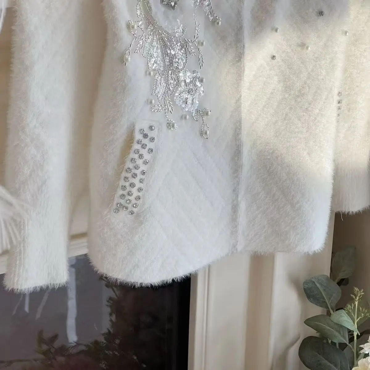 الفاخرة تصميم البلوزات الخريف الشتاء تريكو معطف فو الثعلب الفراء طوق سترة مشغولة من الصوف المرأة الاتجاه الجديد سترة بيضاء #3