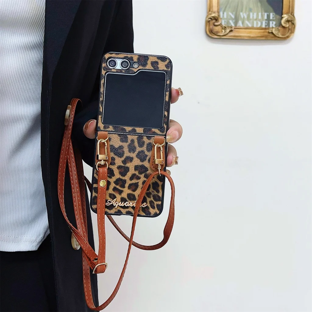 LUSHUO-حافظة هاتف جلد ليوبارد مع الحبل ، حافظة هاتف لسامسونج جالاكسي Z Flip 5