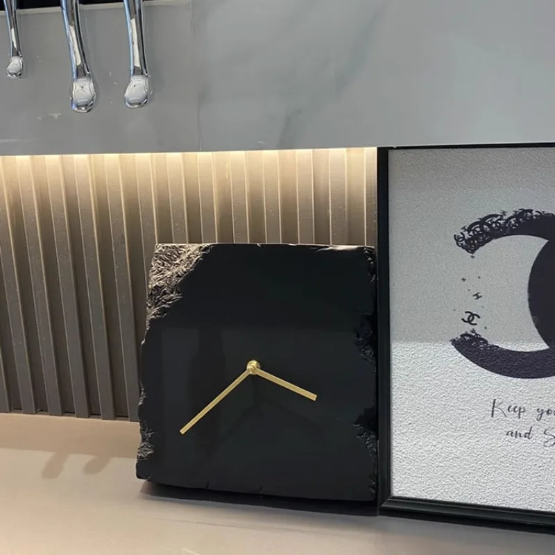

Simple creative retro broken clock brick clock ornament, living room office desktop cracked clock ornament