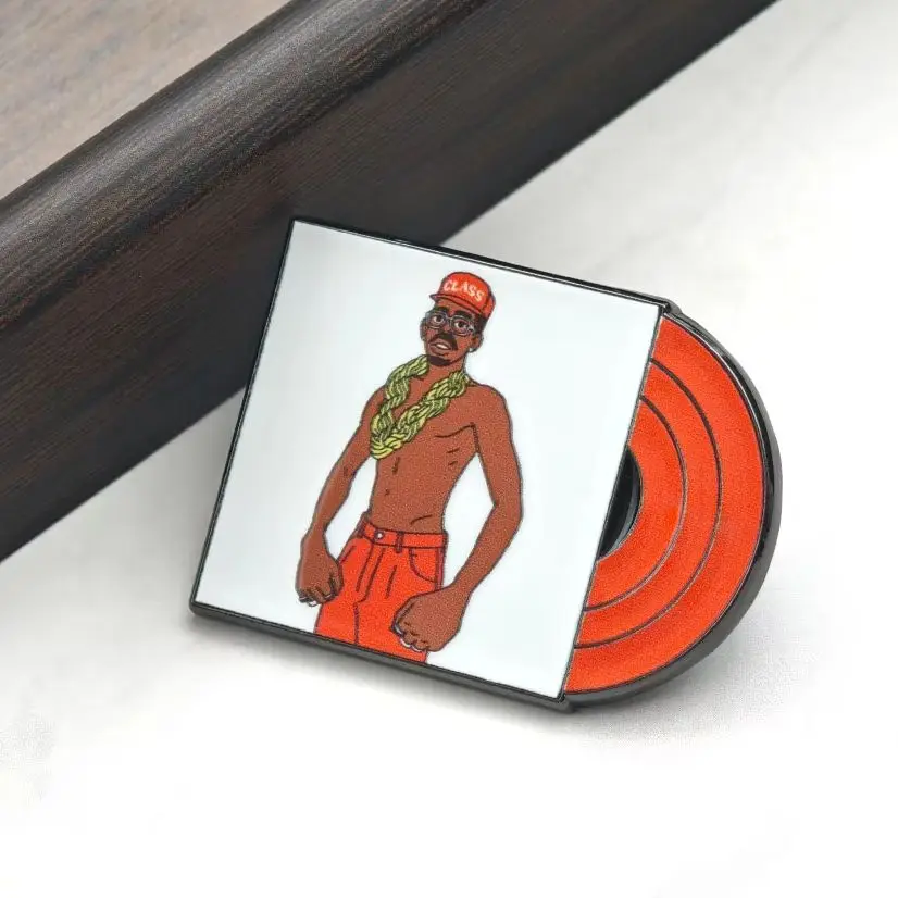 Hiphop Glang Cartoon Brooch Gold Chain Man Character Lapel Pin Red Vinyl Record Badge Streetwear Rap Fan Jewelry Gift