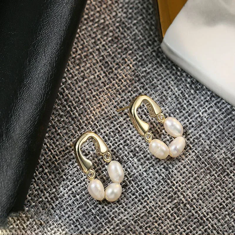 Stud Female 2023 New Compact Design Gentle Pearl Earrings S925 Silver Needle Everything Matching Temperament Niche Design