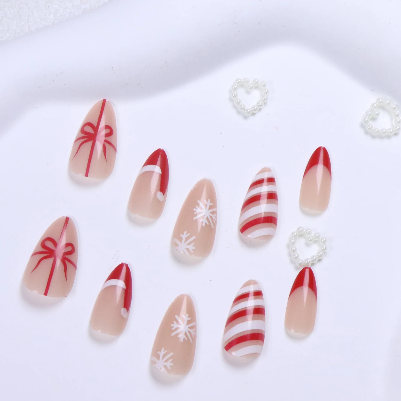 24PCS-Kerstpers op nagels Rode Franse puntige valse nagelontwerp, schattige kerstmuts, sneeuwvlokboog, glanzende nagels