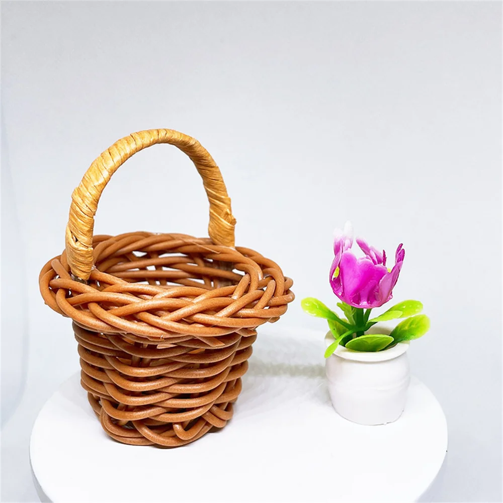 Hand Basket Lightweight Woven Handbasket Handheld Baskets Props Flower Basket Decoration Props Delicate Scene Ornaments Mini