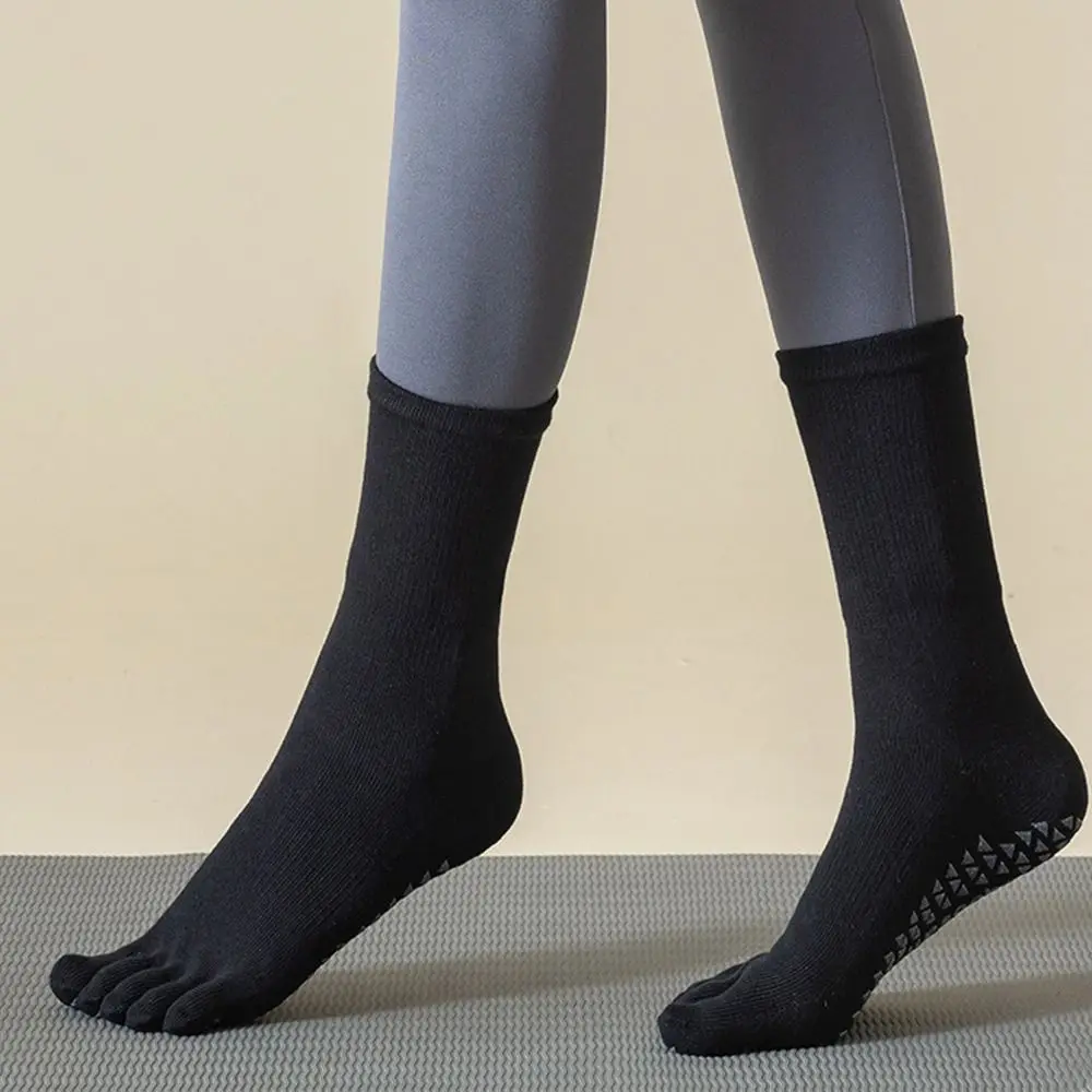 سيليكون عدم الانزلاق النساء اليوغا الجوارب منتصف أنبوب بيلاتيس قبضة منخفضة الكاحل سبليت تو الجوارب القطن عالية الجودة الرقص جوارب رياضية