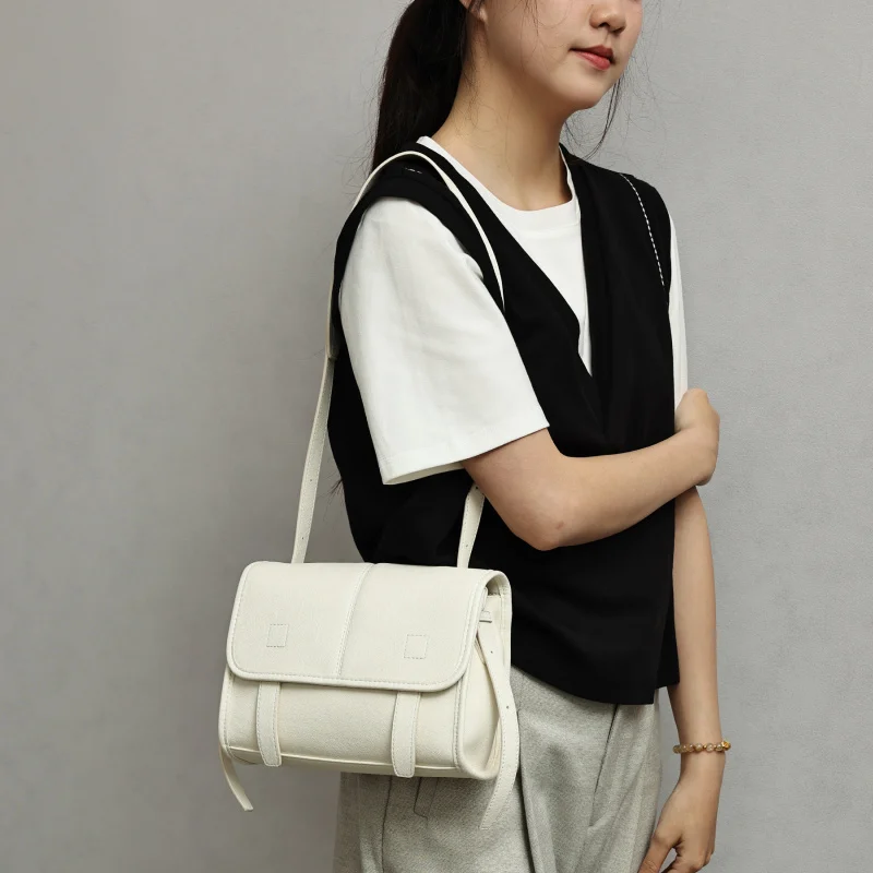 Trendy, fashionable, and simple underarm bag for women，Stylish and versatile messenger bag，Casual and laid-back style single sho