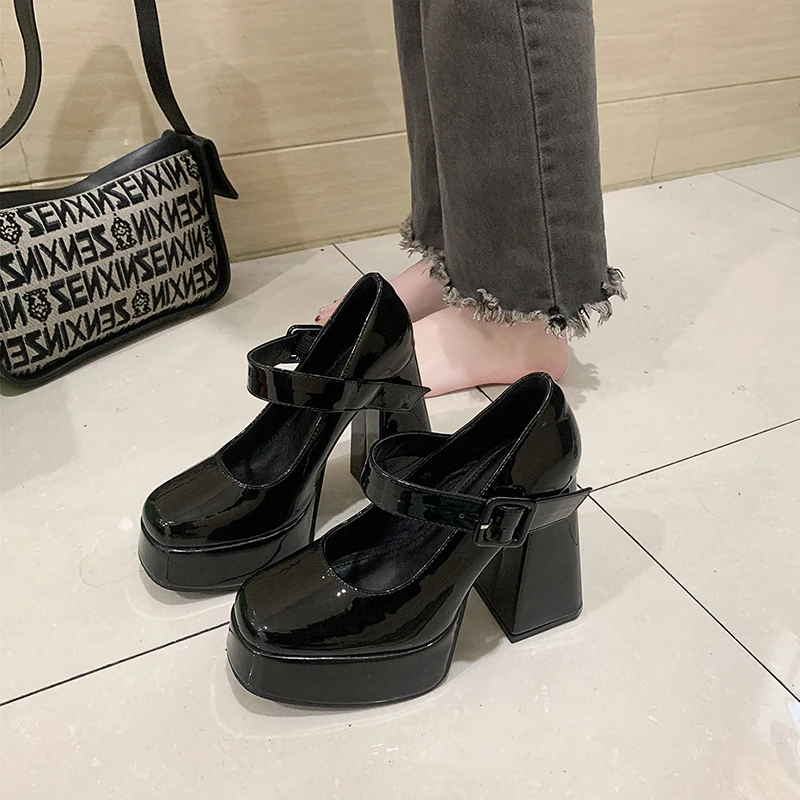 Scarpe da donna Super Heels Mary Jane in vernice nera 2025 Tacchi con plateau Scarpe da donna Lolita carine per feste