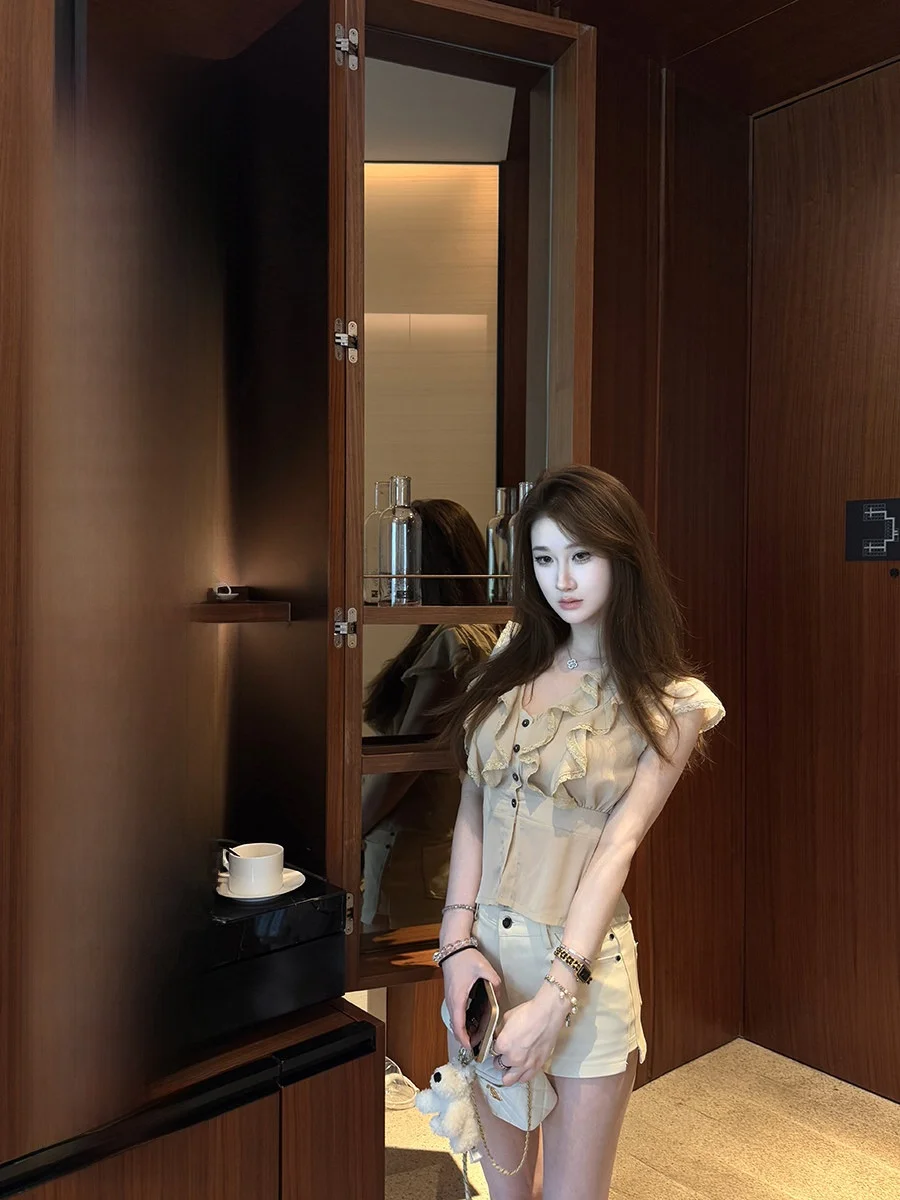 

NAOAO Almond Sweet Tea 2025 Summer V-ne Waist-cinching Slim Milk Tea Color Splice Lace Design Sense Top Women's irt