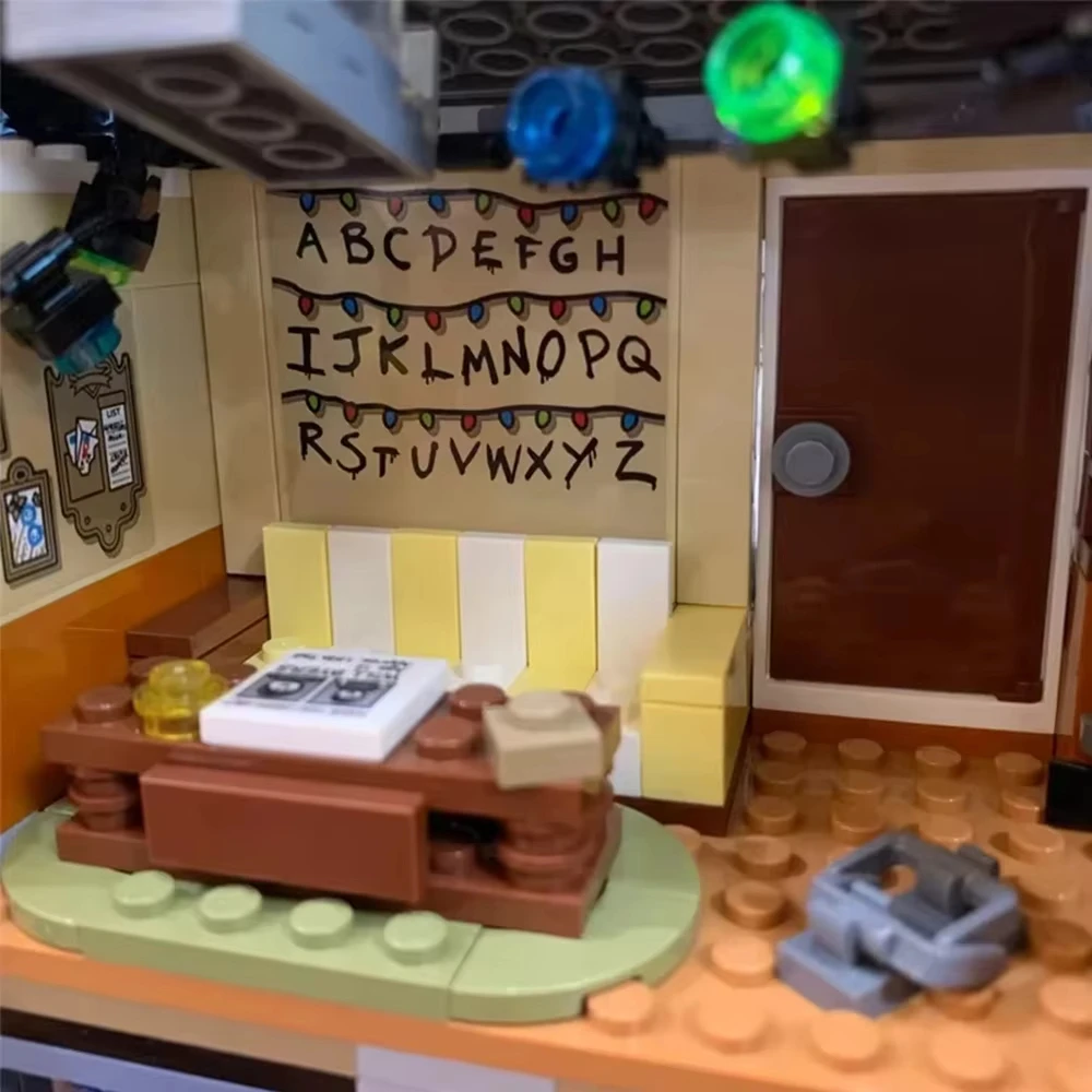 Nieuwe populaire filmserie ondersteboven volwassen vakantiecadeau model educatief bouwspeelgoed voor kinderen verjaardagscadeau