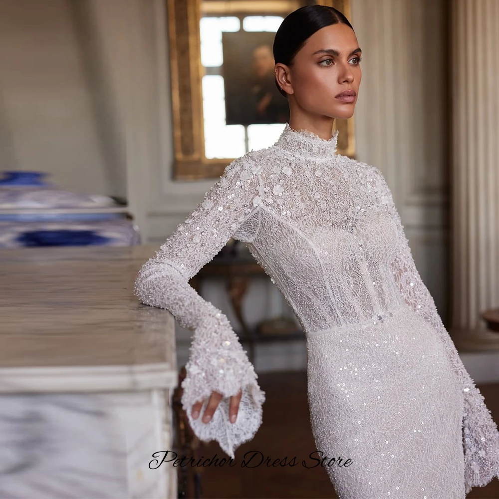 Delikatna suknia ślubna z koronki syrenki, ręcznie robione kwiaty, szyta na miarę, nowoczesna suknia ślubna z wysokim kołnierzem i długimi rękawami.