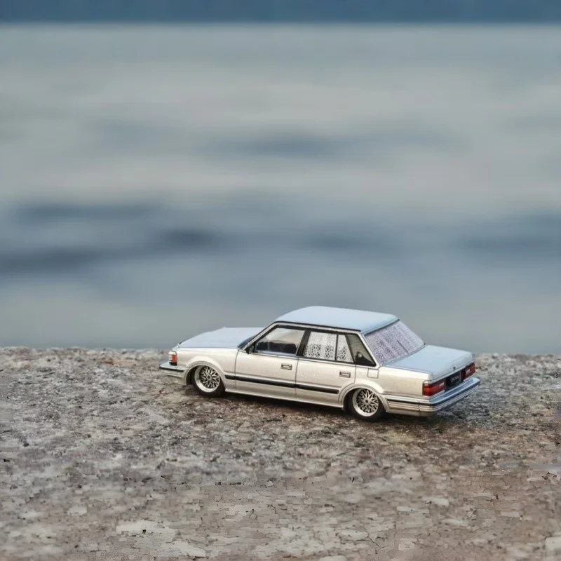 In Stock Xcartoys Poprace 1:64 Custom Crown Gen.7 Stanced Low Ver. Y51‑09 Diecast Alloy Car Model Classic Business Sedan Gift view 6