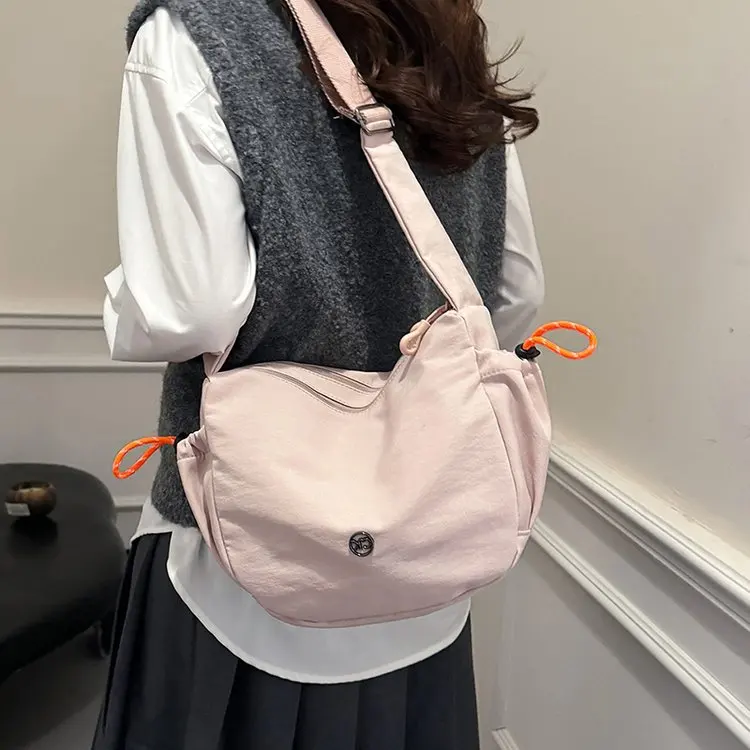 nova-bolsa-de-ombro-fena-2025-de-ande-capacidade-ultrve-simples-para-o-dia-a-dia-transversal-marca-tendencia-in