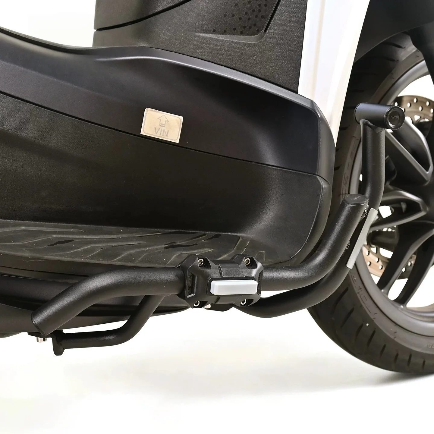 For Piaggio Beverly 400 The Accessory Guard Bar Bumper Bar and Anti-Drop Bar Are Available for Installation Without Any Damage