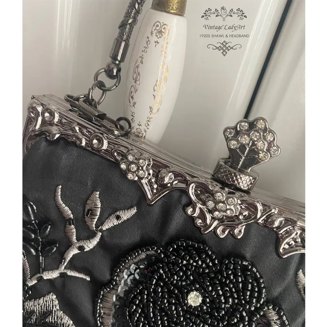 Lost in Vintage Evening  Handbag Flower Beaded Sequin Clutch Purse with the 2 Detachable Removalbe Shoulder Chain Formal Party